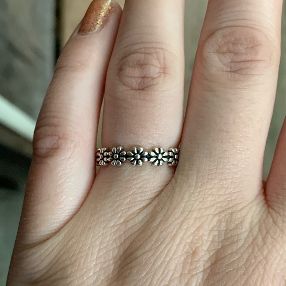 STERLING SILVER DAISY RING - Picture 2 of 6